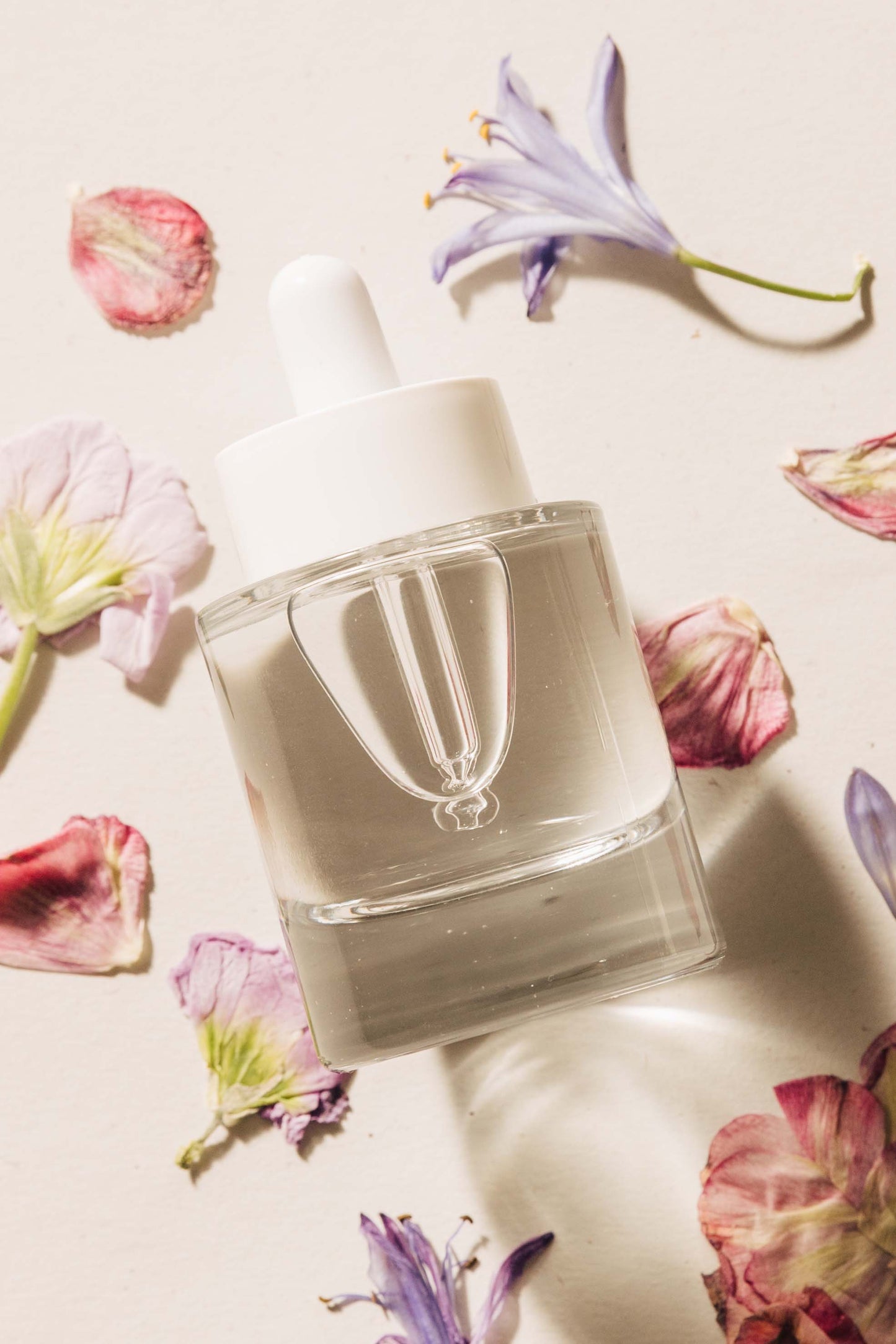 Mockup de flacon compte-gouttes pour sérum beauté