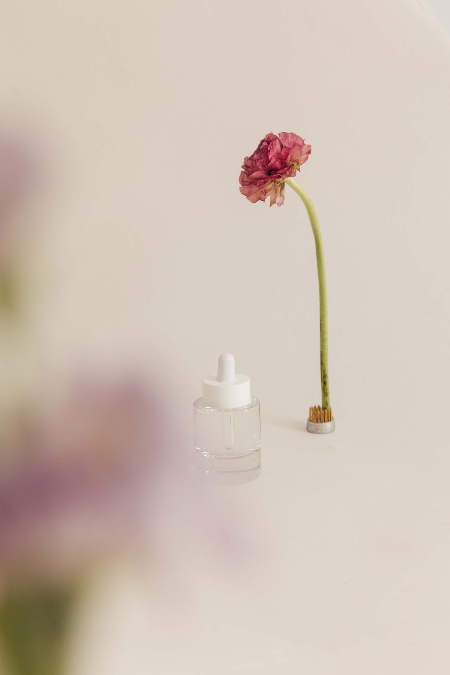 Mockup élégant de flacon compte-gouttes cosmétique