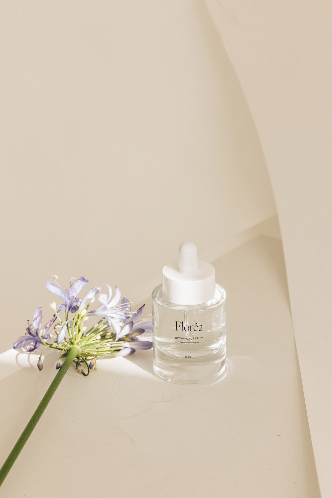 Mockup flacon compte-gouttes en verre